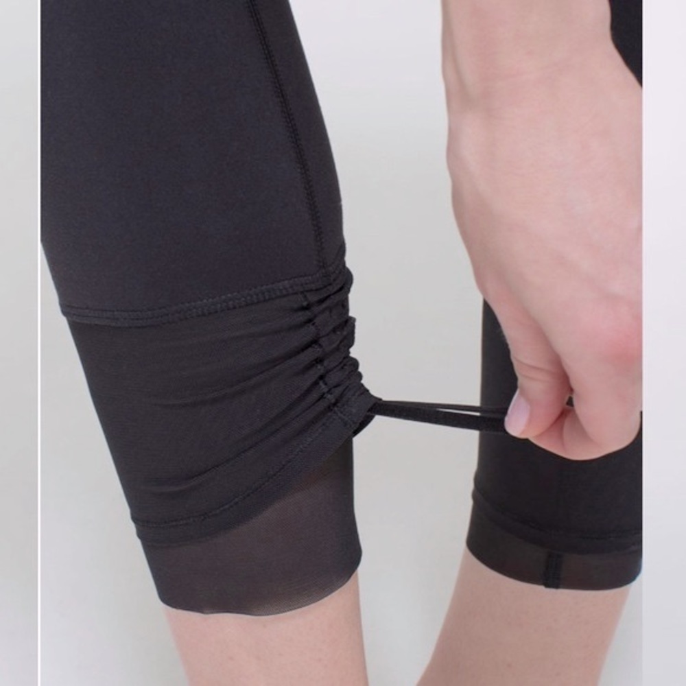Lululemon Find Your Flow Wunder Under Mesh Crop 4 - image 5